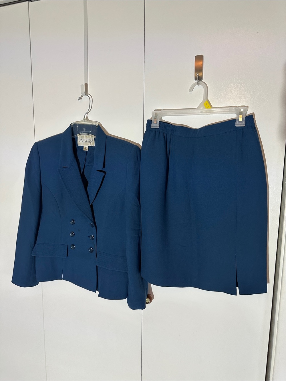 Liz Claiborne Teal Skirt Suit - Women's Two-Piece Pencil Set